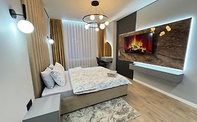Two Bedroom Apartment In The Center, With Parking, Address Avram Iancu 32
